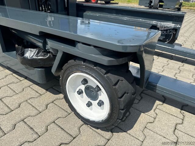 Carretilla retráctil de 4 vías Combilift C3000/ Mast 7500 mm /Teleskopic forks