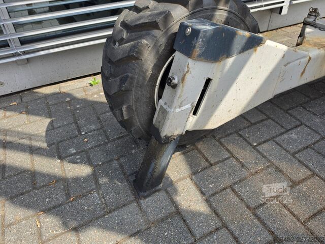 Chariot élévateur frontal MOFFETT M4 25.3 Mitnahmestapler 4 x 4 erst 384 Std.