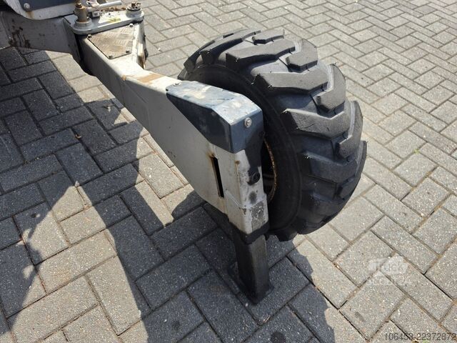 Chariot élévateur frontal MOFFETT M4 25.3 Mitnahmestapler 4 x 4 erst 384 Std.