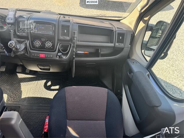Minibuss Fiat Ducato Minibus – 46,000 km – 2 Sets of Tires – 17