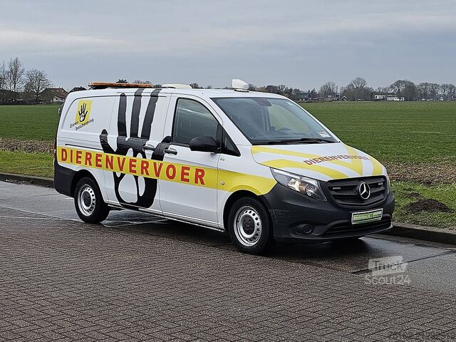 Camioneta familiar de techo alto MERCEDES-BENZ VITO 111 dierenvervoer