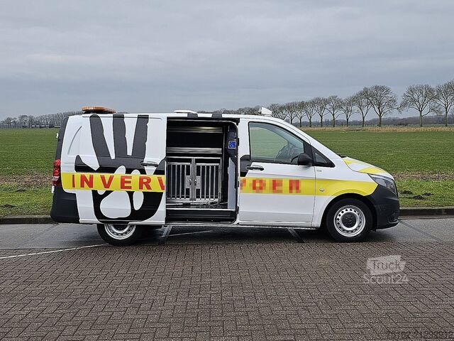 Camioneta familiar de techo alto MERCEDES-BENZ VITO 111 dierenvervoer