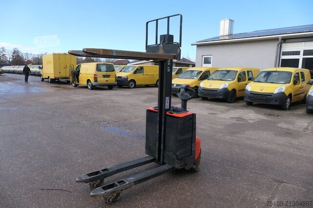 Hochhubwagen bt SWE 080L Batterie 12/2021