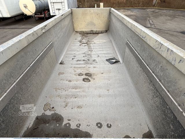 Kipper Auflieger SCHMITZ CARGOBULL SKI 24 SL 06 7.2. Kipper .