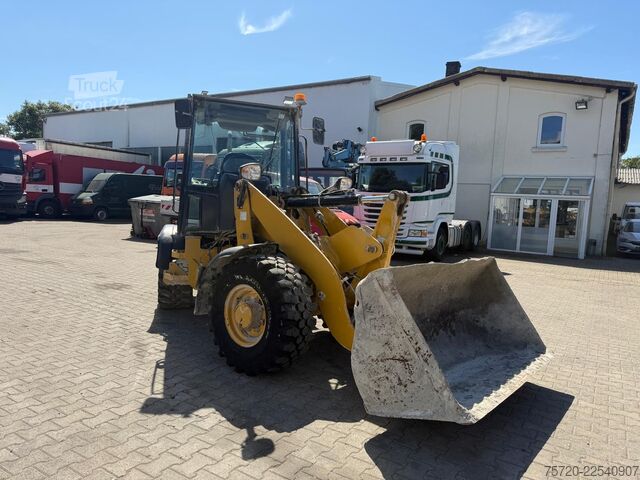 Kolový nakladač Caterpillar 907H2 Schnellwechsler Allrad