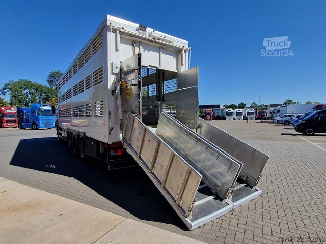 Trasporto del bestiame Scania P400 8x4*4 - 2/3 deck livestock Guiton 29.78M2 ...