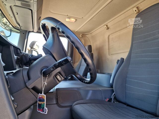 Trasporto del bestiame Scania P400 8x4*4 - 2/3 deck livestock Guiton 29.78M2 ...