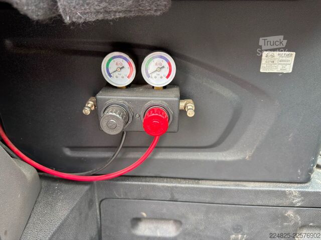 Furgoneta caja FORD TRANSIT 2.0 KOFFER + LBW *MOTORSCHADEN*