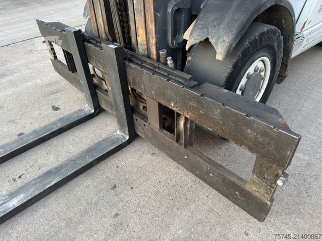 Frontstapler LINDE H 50 * TRIPLEX * GAS * 5.600 h *