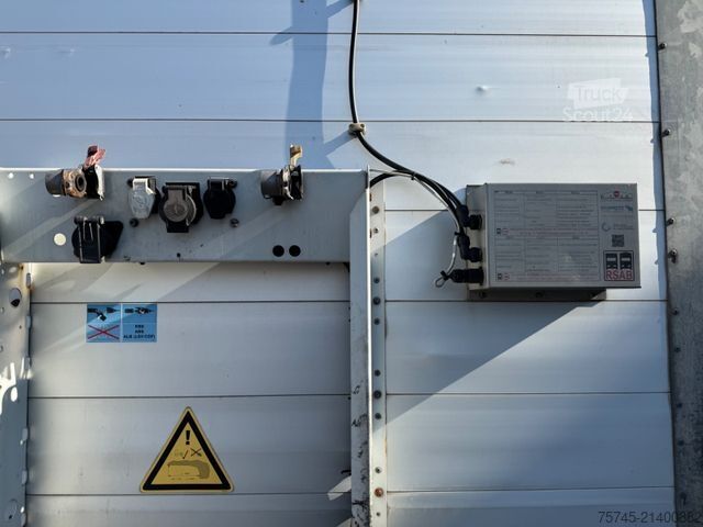 Ανοιχτό ημιρυμουλκούμενο με μουσαμά SCHMITZ CARGOBULL SCB*S3T *  * HUBDACH * LIFTACHSE * VOLUMEN*