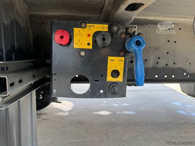 Ανοιχτό ημιρυμουλκούμενο με μουσαμά SCHMITZ CARGOBULL SCB*S3T *  * HUBDACH * LIFTACHSE * VOLUMEN*