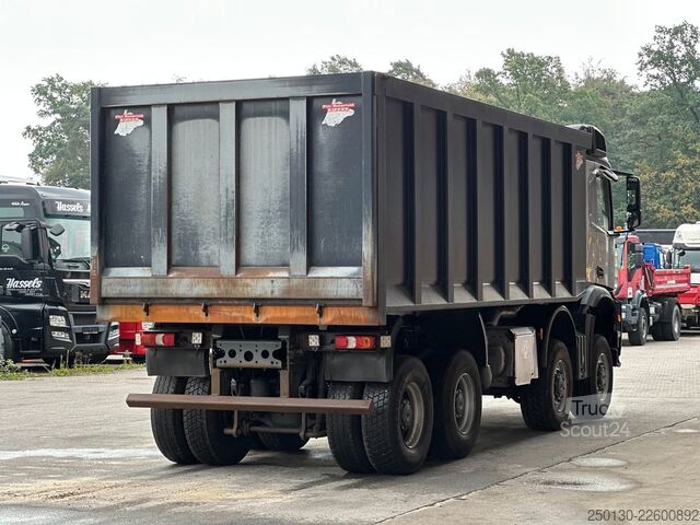 Camion benne MERCEDES-BENZ Arocs 4148 8x8 BB Piet Ruizeveld AK