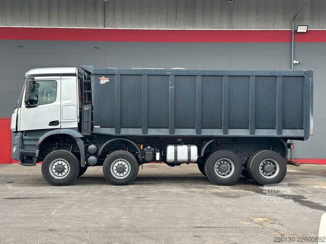 Camion benne MERCEDES-BENZ Arocs 4148 8x8 BB Piet Ruizeveld AK