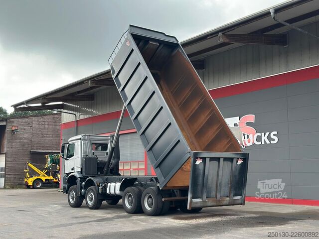 Camion benne MERCEDES-BENZ Arocs 4148 8x8 BB Piet Ruizeveld AK