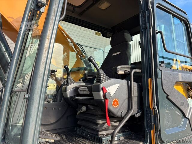 حفارة زاحفة Hyundai HX330NL