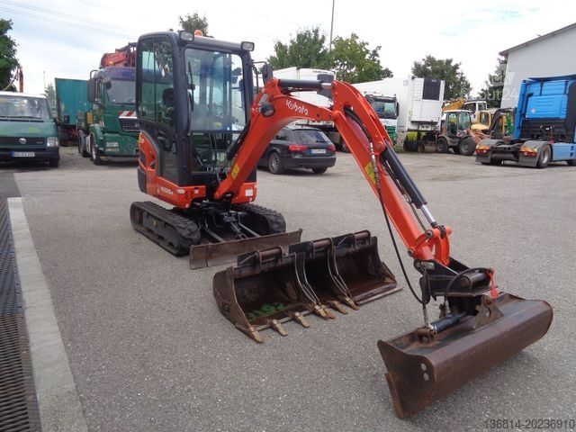 Miniekskavators KUBOTA KX019-4 SW + 4 x Löffel