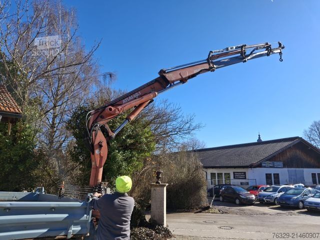 Camion con pianale e gru Mercedes-Benz Atego 818