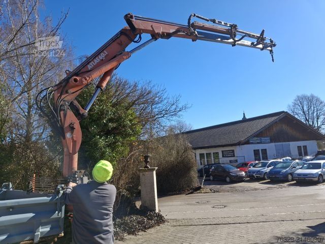 Camion con pianale e gru Mercedes-Benz Atego 818