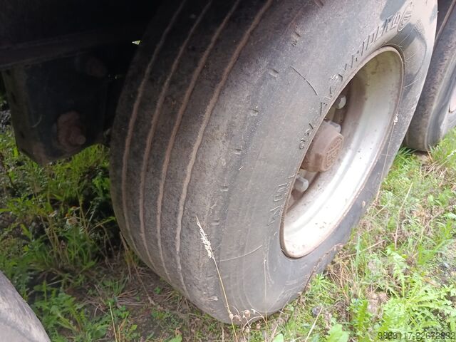 Naczepa otwarta z plandeką Krone SD