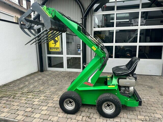 Caricatore da piazzale Avant Tecno Proficat 4WD Diesel mit Schaufel + Krokozange