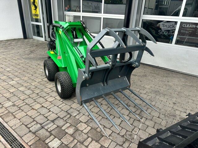 Caricatore da piazzale Avant Tecno Proficat 4WD Diesel mit Schaufel + Krokozange