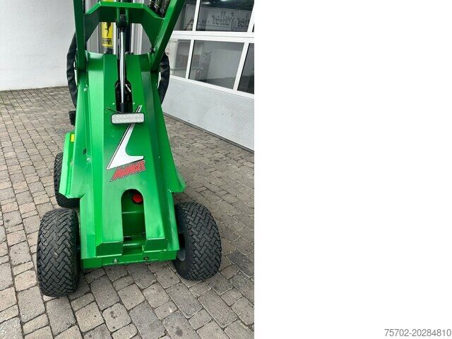 Caricatore da piazzale Avant Tecno Proficat 4WD Diesel mit Schaufel + Krokozange
