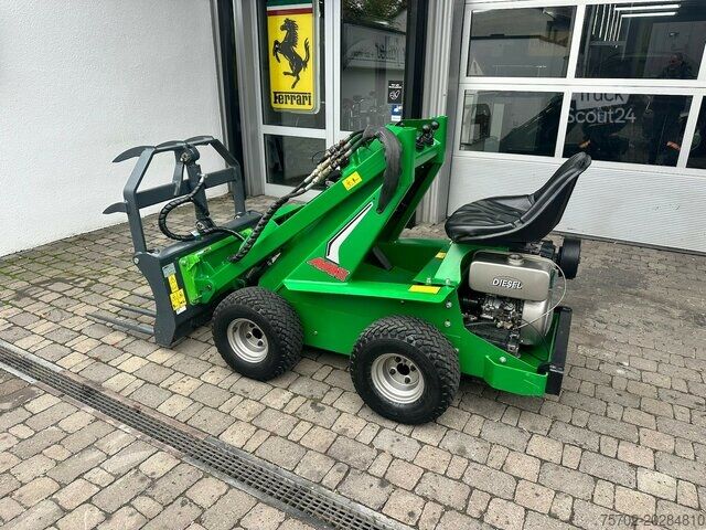 Caricatore da piazzale Avant Tecno Proficat 4WD Diesel mit Schaufel + Krokozange
