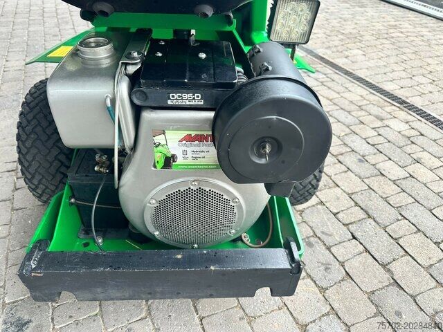 Caricatore da piazzale Avant Tecno Proficat 4WD Diesel mit Schaufel + Krokozange