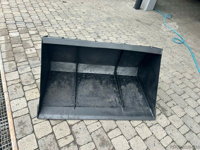 Caricatore da piazzale Avant Tecno Proficat 4WD Diesel mit Schaufel + Krokozange