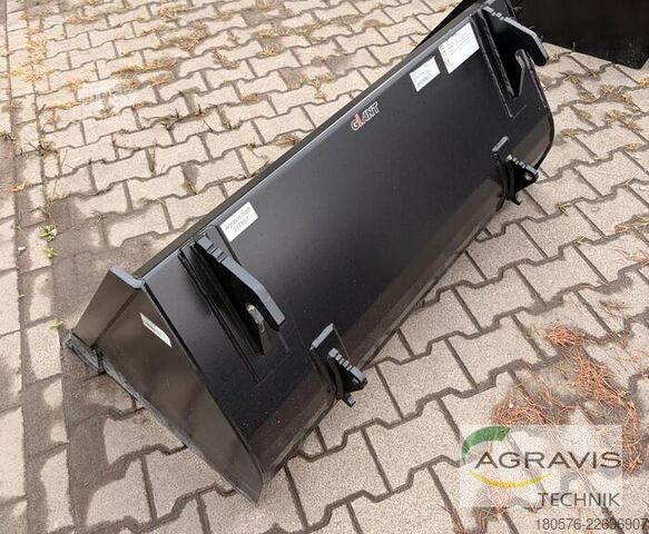 Traktor Giant ERDBAUSCHAUFEL 1.300 MM
