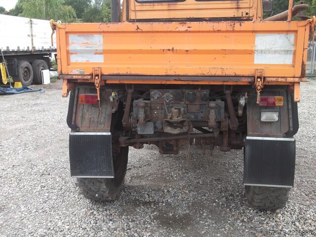 Specialios paskirties sunkvežimis Unimog 424