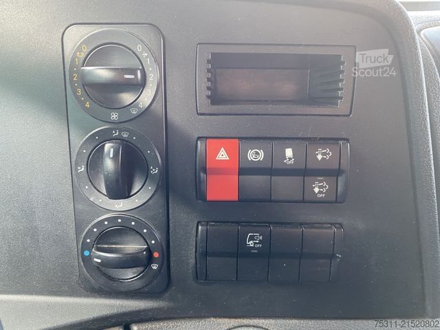 Lastbil med flak MERCEDES-BENZ Atego 1218 LL Pritsche/Plattform|3Sitze*AHK*EUR6