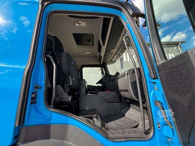 Ciężarówka z płaską platformą MERCEDES-BENZ Arocs 1830 I Atlas 120.2 Faltkran*Funk*UVV2026