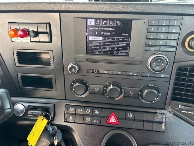 Ciężarówka z płaską platformą MERCEDES-BENZ Arocs 1830 I Atlas 120.2 Faltkran*Funk*UVV2026