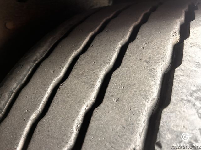 Auflieger mit Pritsche & Plane SCHMITZ CARGOBULL SCS 24/L - 13.62 E B Lift Getränke