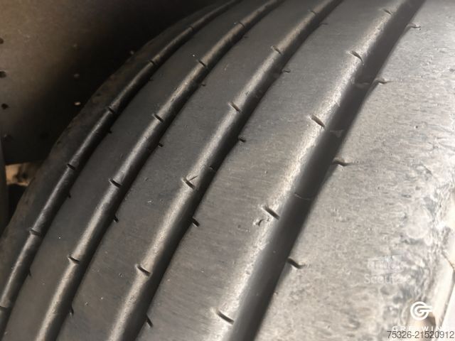 Auflieger mit Pritsche & Plane SCHMITZ CARGOBULL SCS 24/L - 13.62 E B Lift Getränke