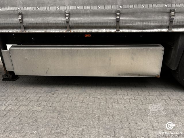 Auflieger mit Pritsche & Plane SCHMITZ CARGOBULL SCS 24/L - 13.62 E B Lift Getränke