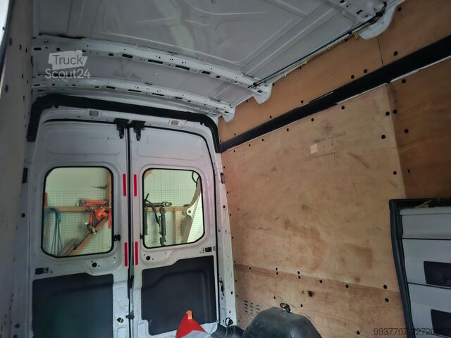 Umpikorja-auto Ford Transit 2.o dci