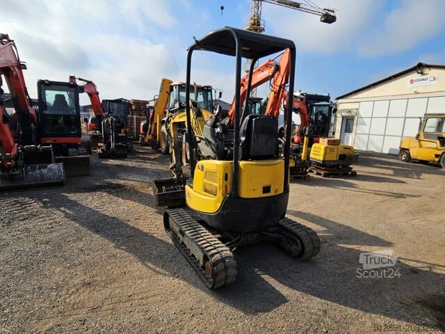حفارة صغيرة YANMAR VIO 17