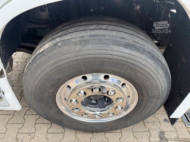 Standardní tahač VOLVO 650 6x4 EURO 6 Sattelzugmaschine