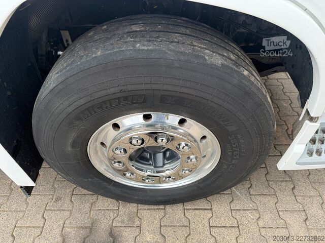 Standardní tahač VOLVO 650 6x4 EURO 6 Sattelzugmaschine