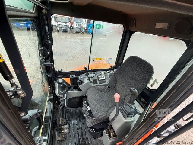 Ķēžu ekskavators BOBCAT E55 Tiltrotator / 5.100 h