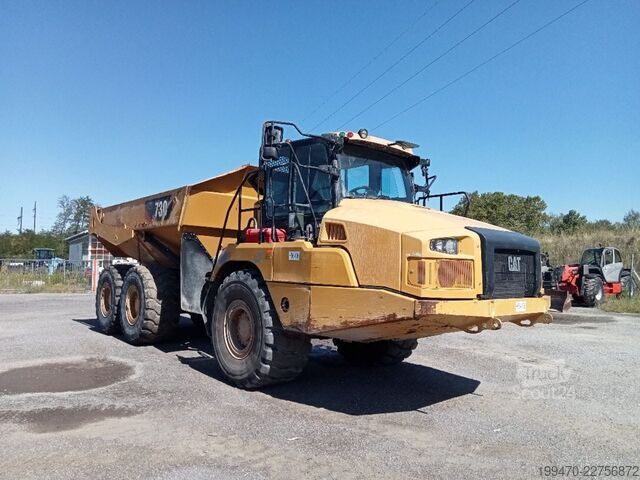 Tombereau articulé Caterpillar 730