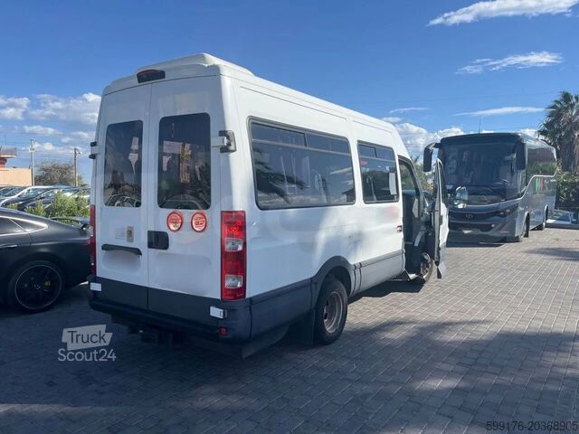 Trasporto persone IVECO Daily