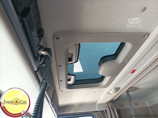 شاحنة قلّابة بذراع تحميل متحرك DAF XF 460