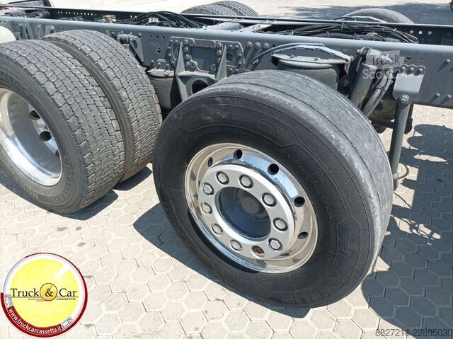 شاحنة قلّابة بذراع تحميل متحرك DAF XF 460