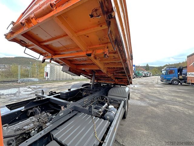 Driezijdige kipper bestelwagen MERCEDES-BENZ 818K