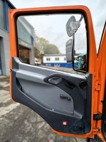 Driezijdige kipper bestelwagen MERCEDES-BENZ 818K