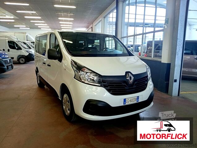 Furgoneta con asientos Renault trafic