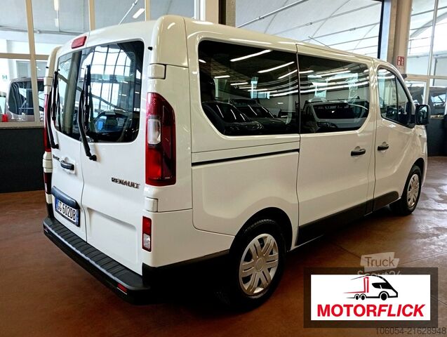 Furgoneta con asientos Renault trafic